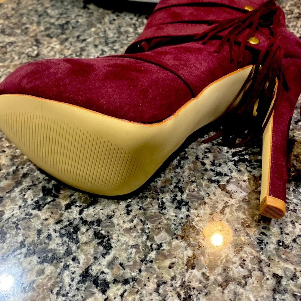 Suede Ankle Boots S7, Burgundy with fringe and metal details. Never worn!